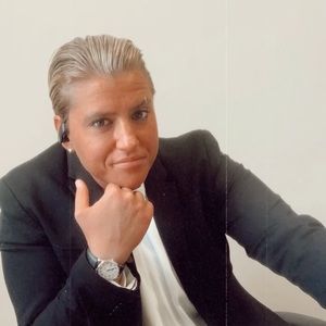 Meet your Posher, Mara